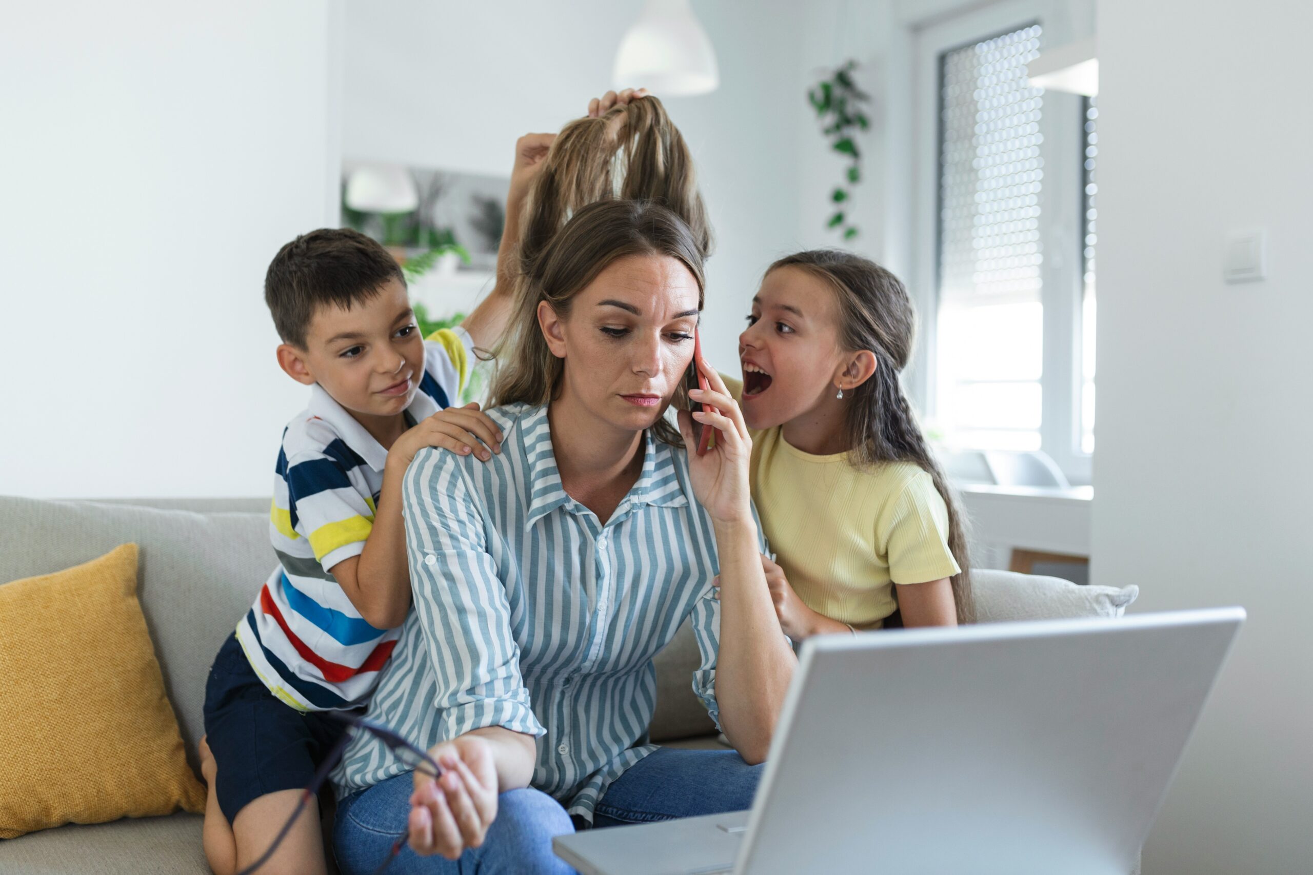 femme avec charge mentale trop à penser soulager
